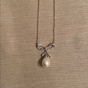 Pearl Bow Silver Chain Necklace